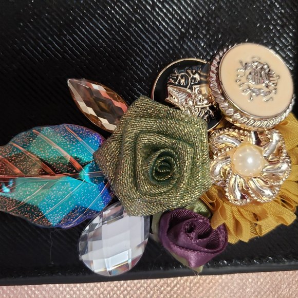 BEAUTIFUL CROSSBODY/WRISTLET EMBELISHED SMALL BAG - Picture 12 of 12